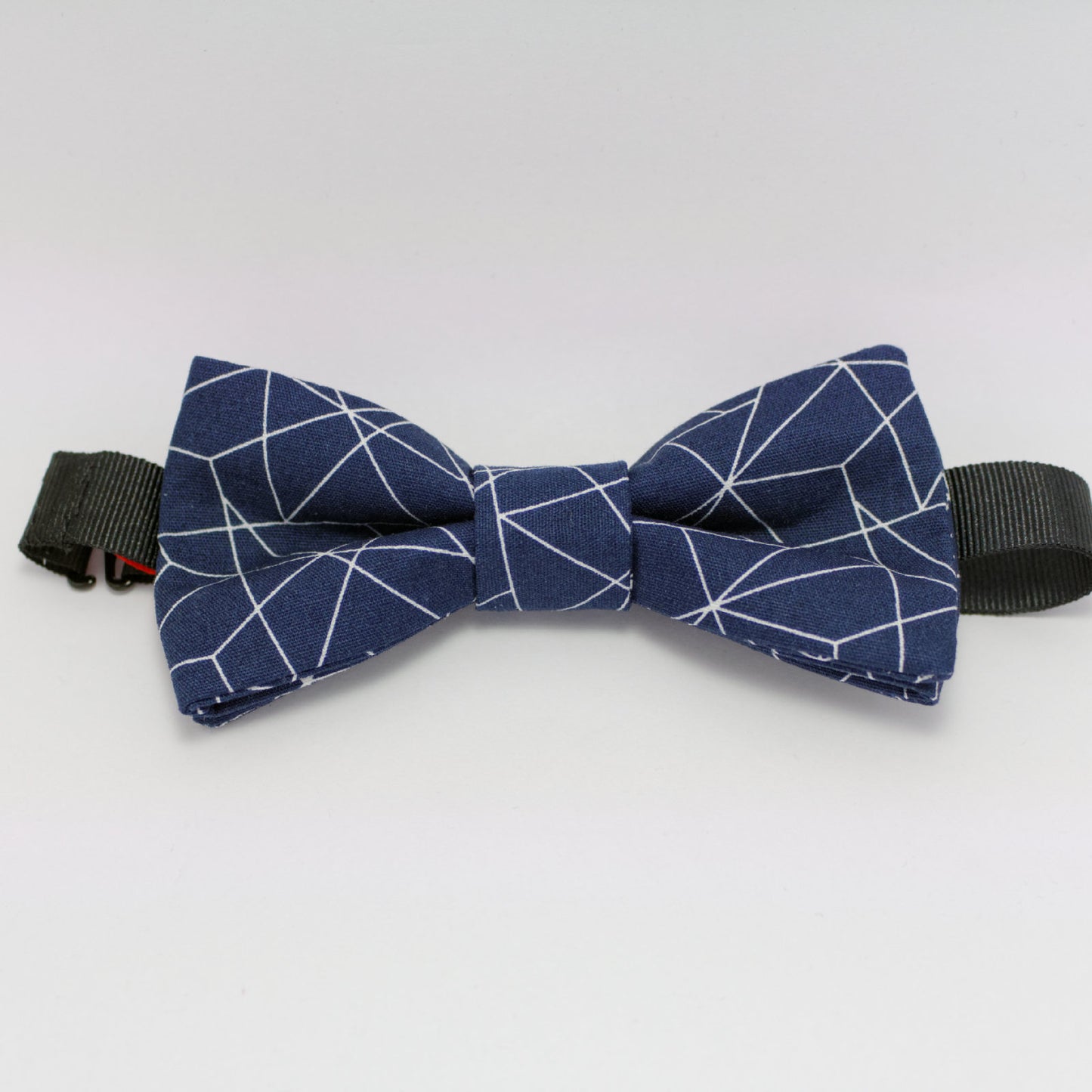 Noeud papillon bleu motif graphique "Horizon des événements"