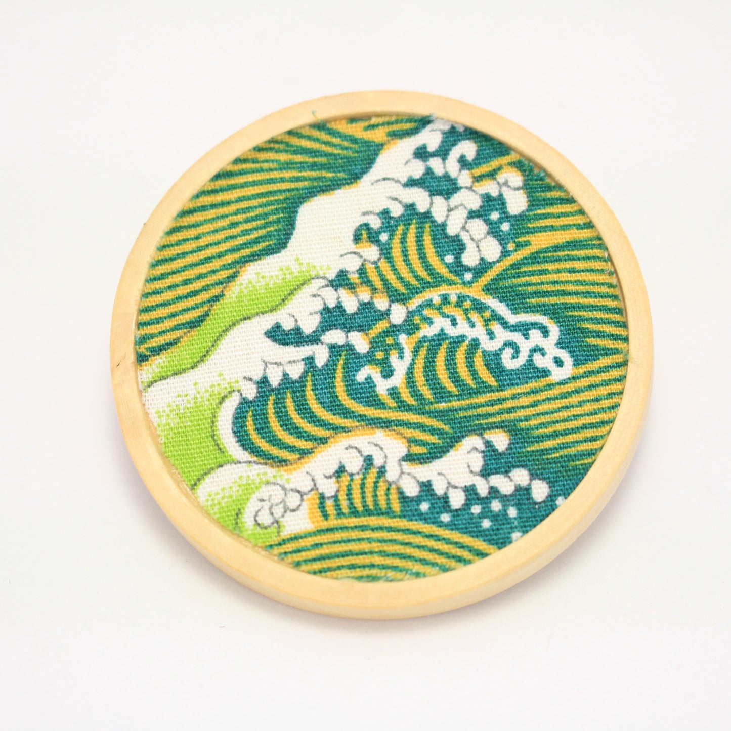 Broche vague verte inspiration hokusai