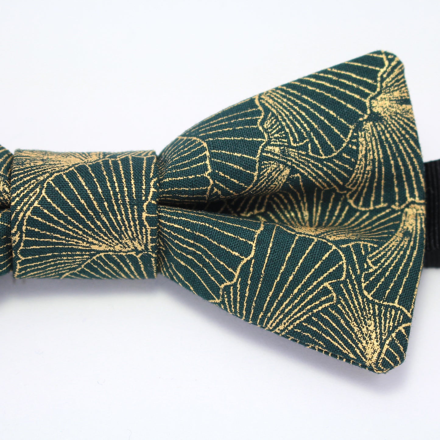 Noeud papillon vert avec imprimé feuilles de gingko doré "La tentation du chic"