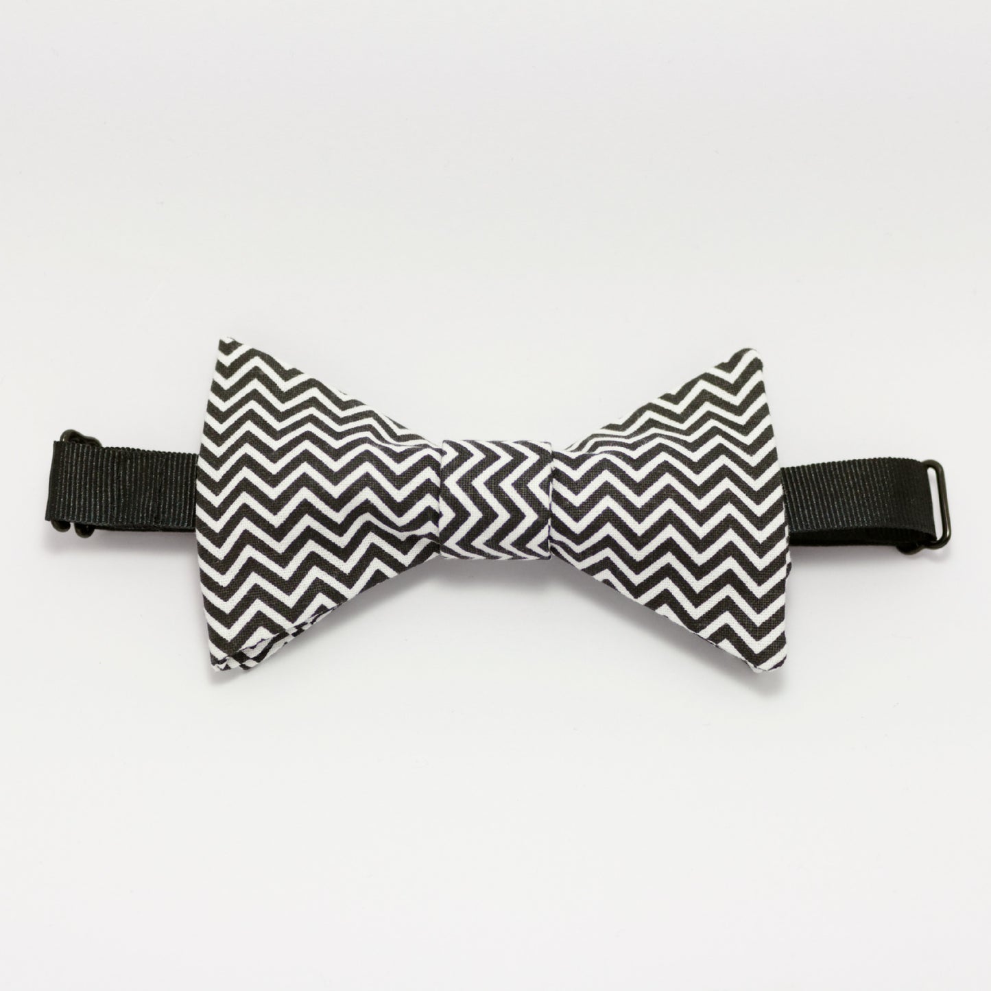 Noeud papillon noir et blanc zigzag "Dandypnotique"