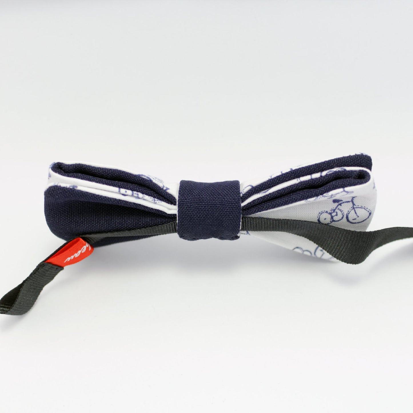 Noeud papillon blanc avec petits vélos "Biclou"