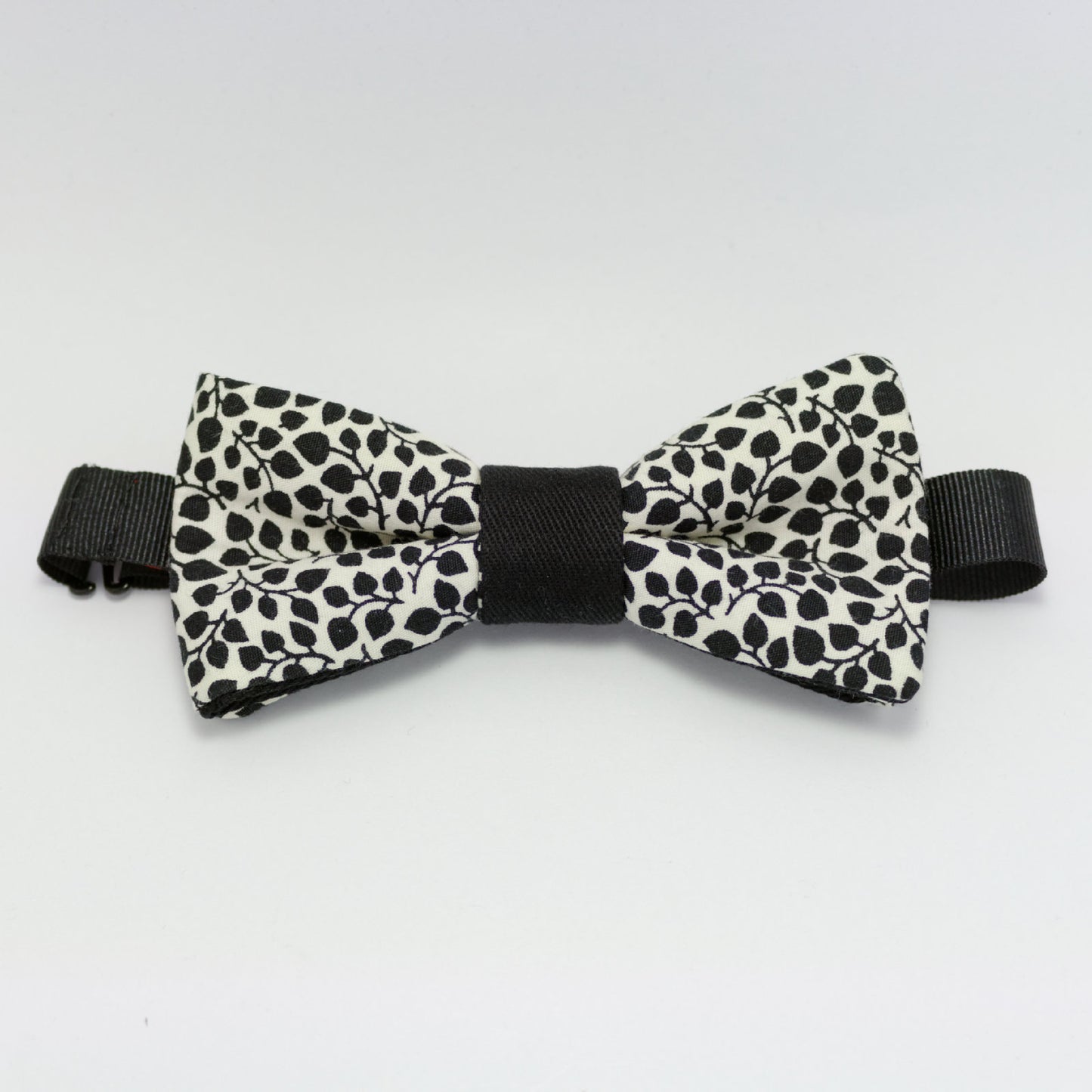 Noeud papillon noir et blanc floral "Magie noire"