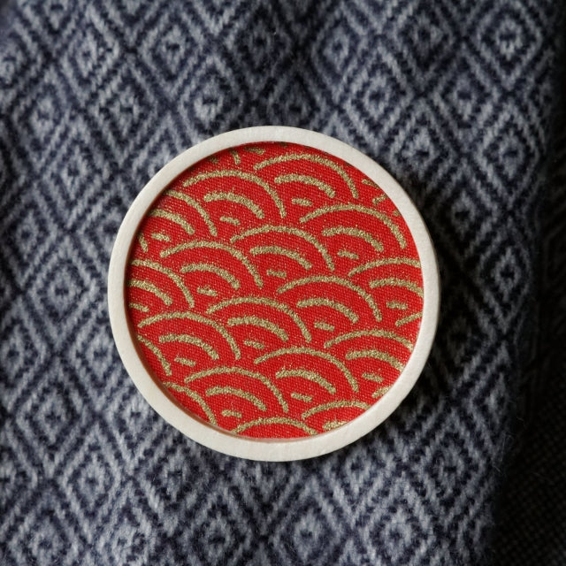 Broche vagues japonaises rouge