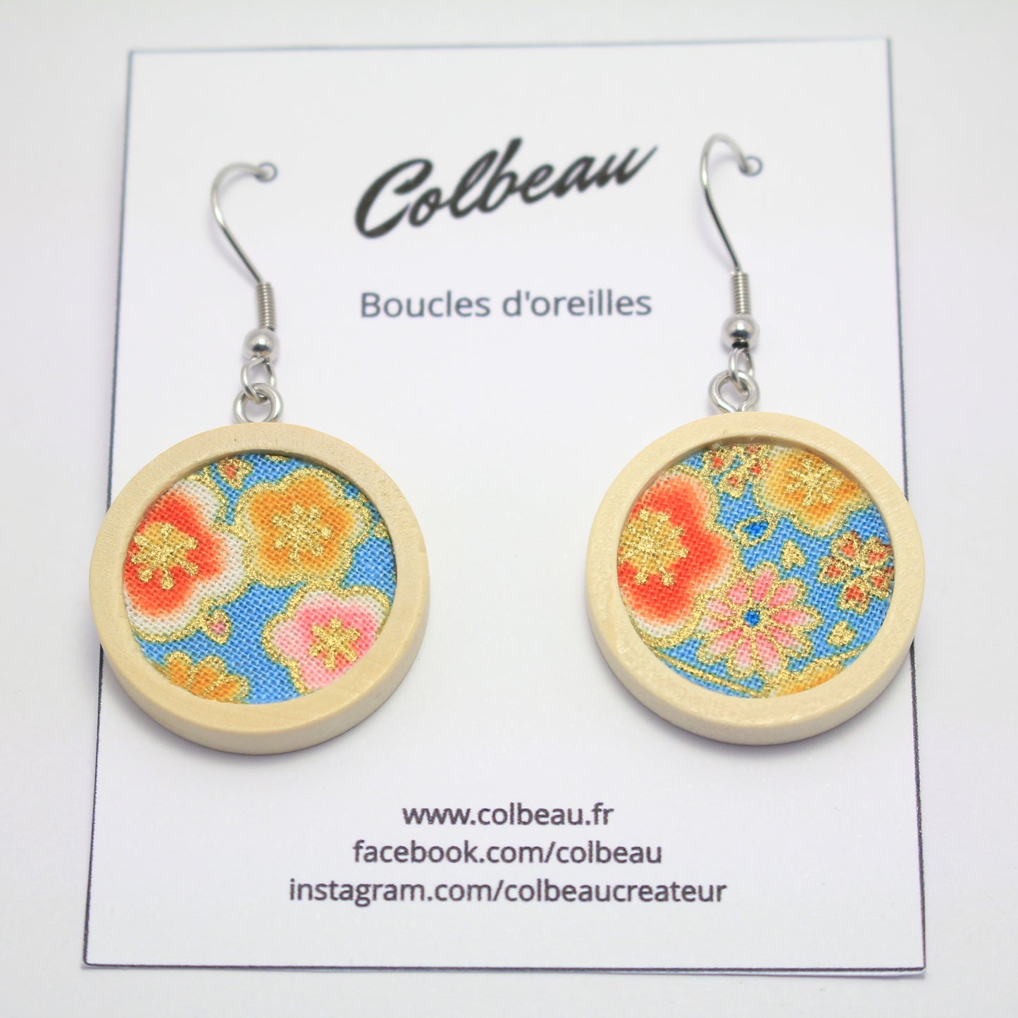 Boucles d'oreilles fleurs japonaises fond turquoise