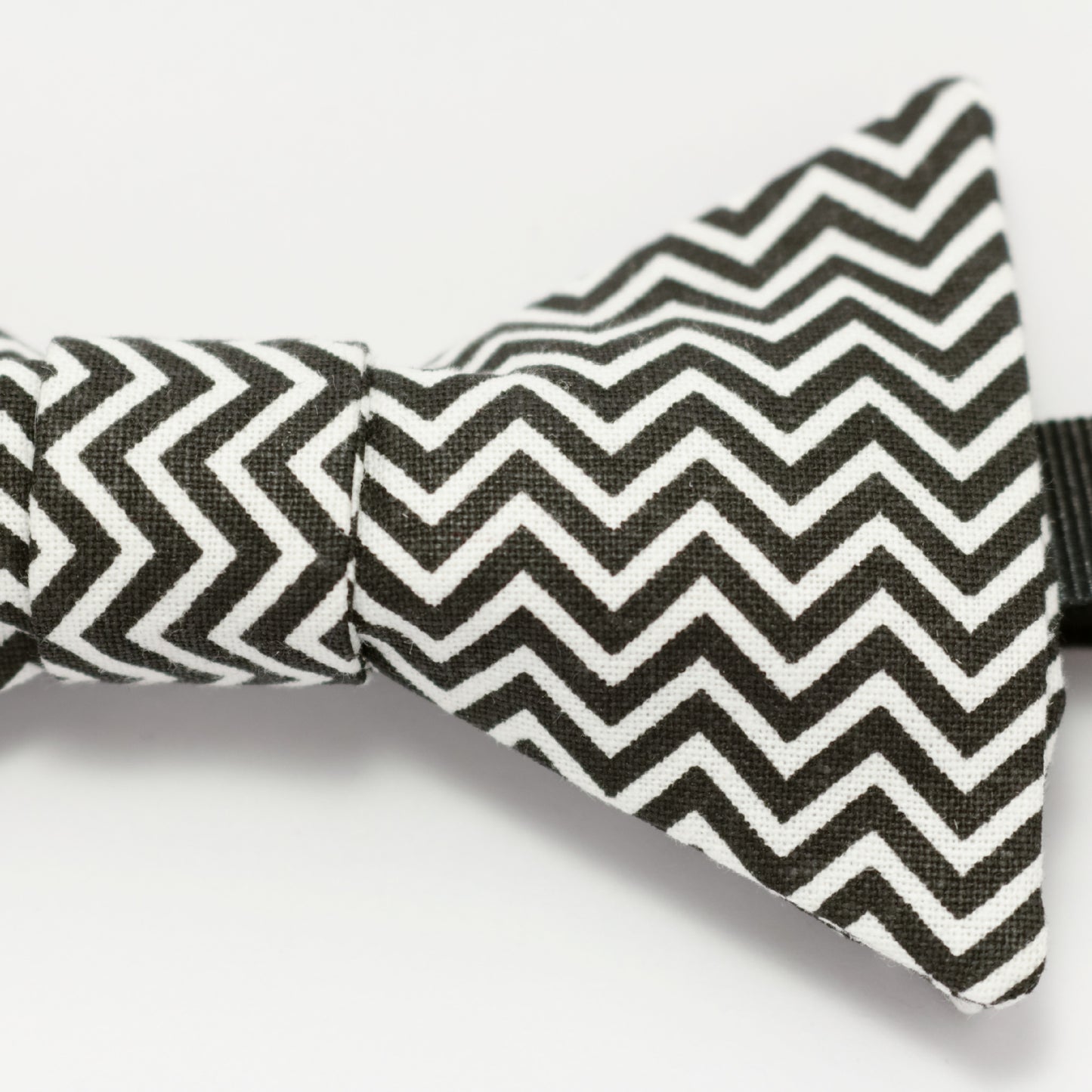 Noeud papillon noir et blanc zigzag "Dandypnotique"