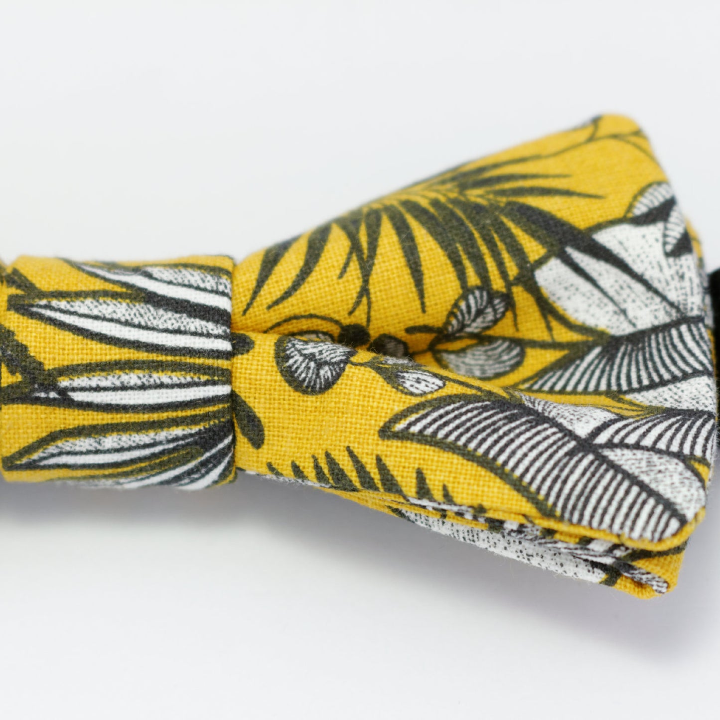 Noeud papillon jaune avec imprimé floral "Histoire naturelle moutarde"