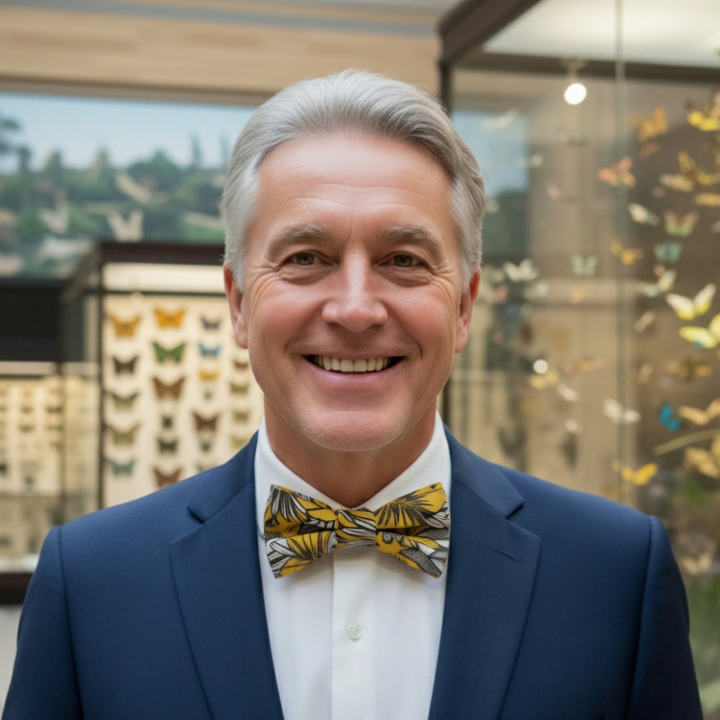 Noeud papillon jaune avec imprimé floral "Histoire naturelle moutarde"